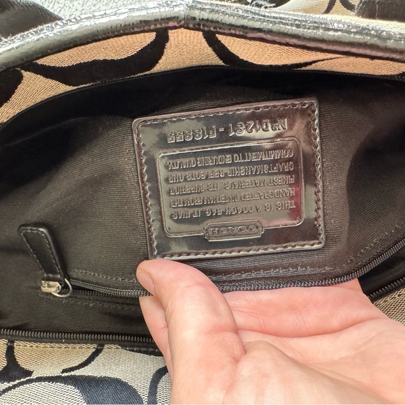 Coach Black and Grey Shoulder Bag with Signature Design - Picture 5 of 6